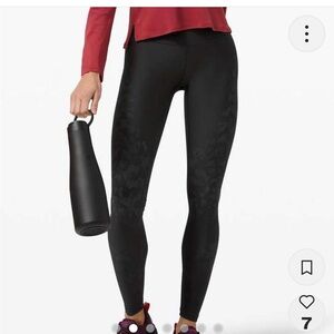 Lululemon Mapped Out High Rise Leggings Black on Black Pattern - Size 4, 28"